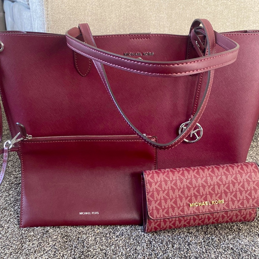 MICHAEL KORS Large Burgundy Tote with wristlet and wallet